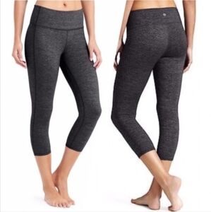 Athleta Chaturanga Capri Black Shimmer Odyssey Space Dye Cropped Leggings M